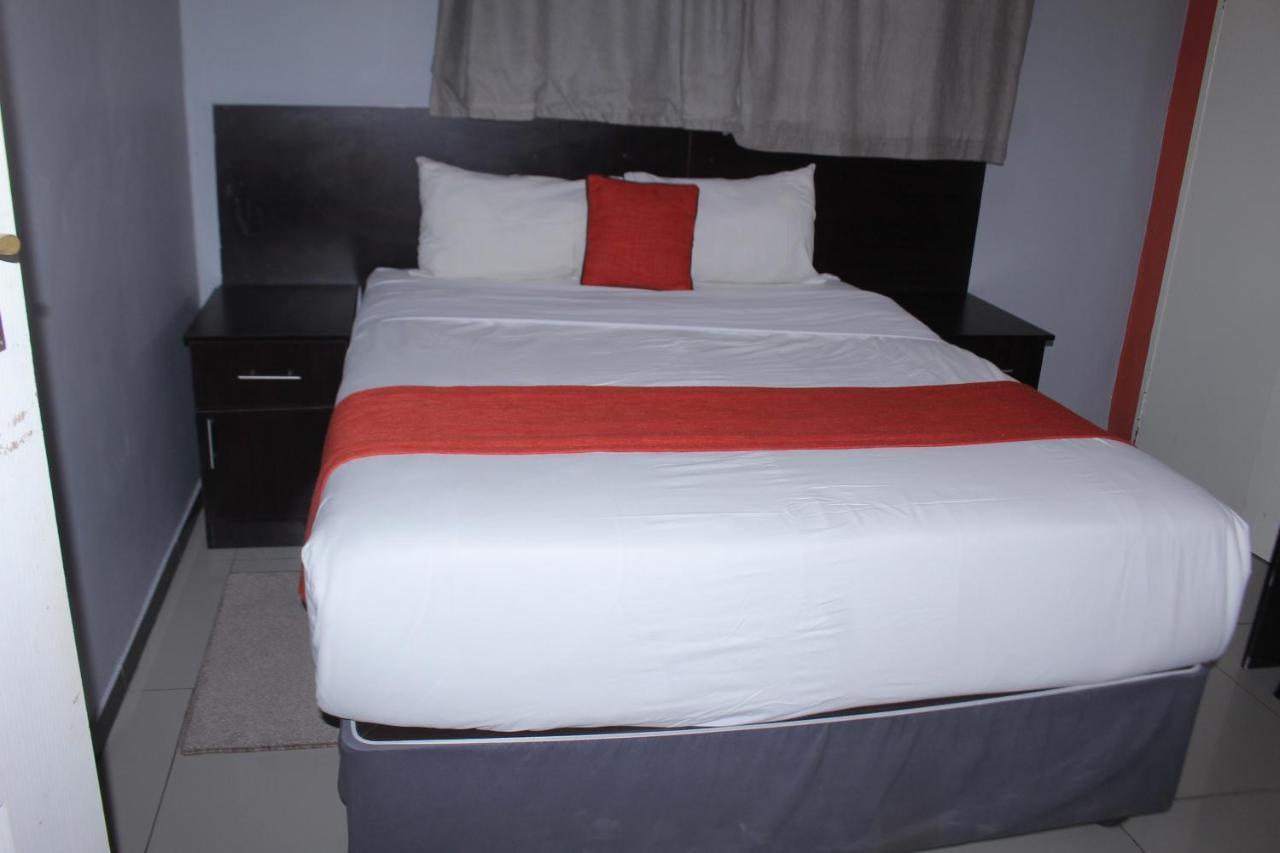 Global Guest House Kasane Buitenkant foto