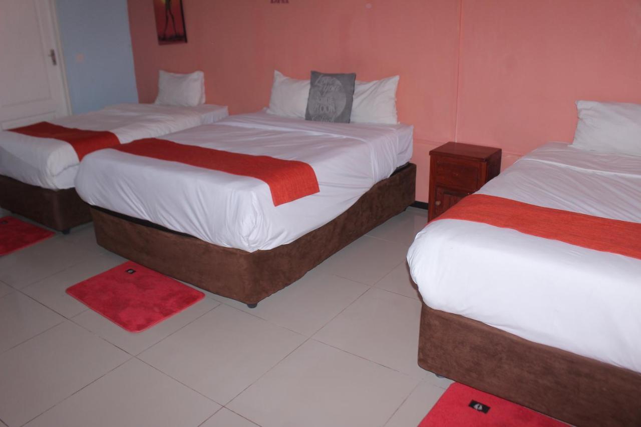 Global Guest House Kasane Buitenkant foto