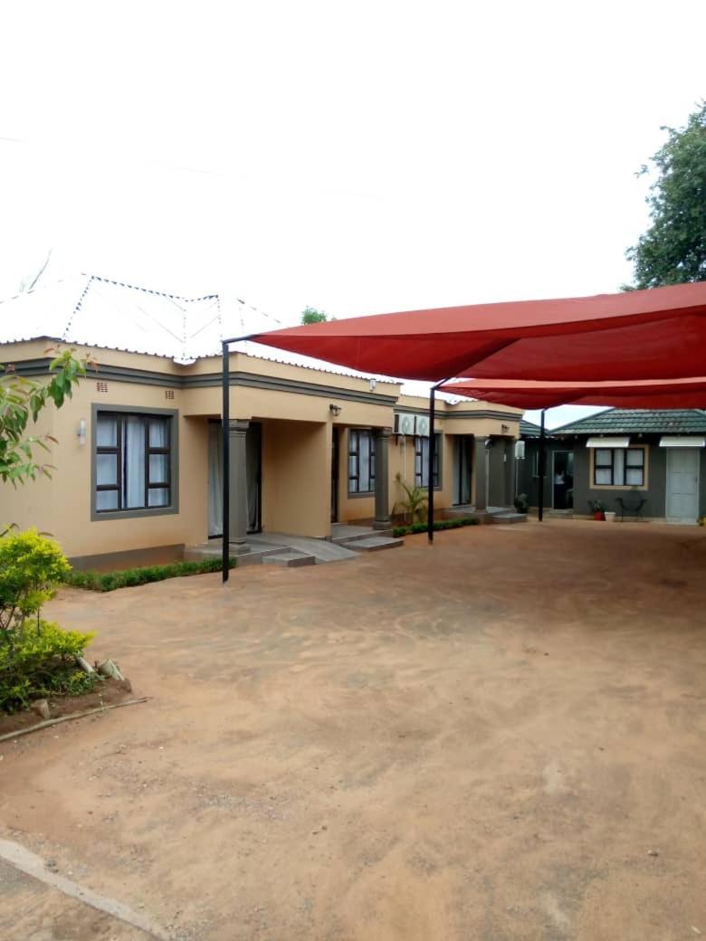 Global Guest House Kasane Buitenkant foto