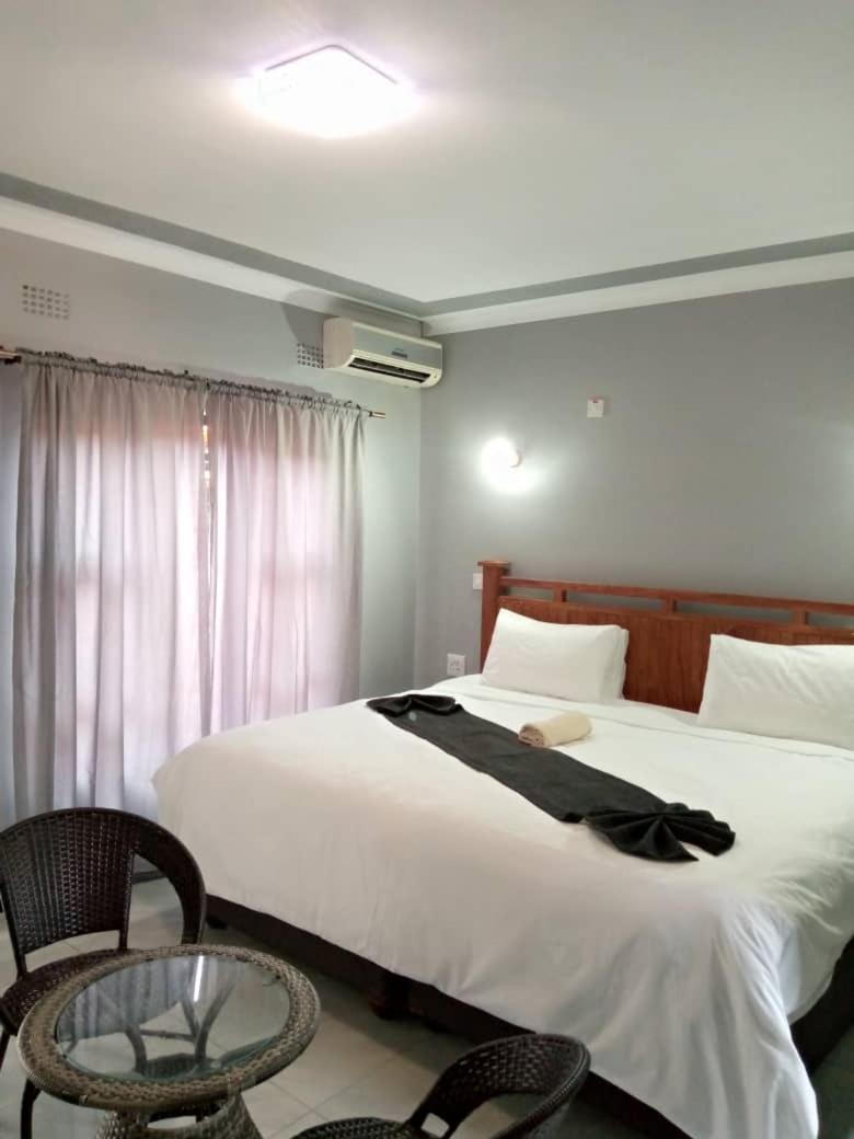 Global Guest House Kasane Buitenkant foto