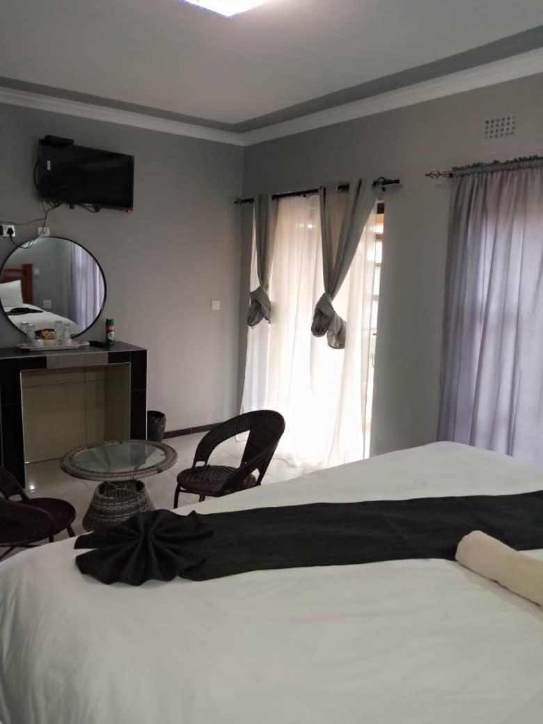Global Guest House Kasane Buitenkant foto