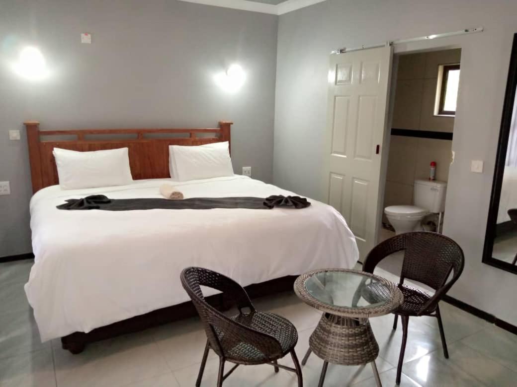 Global Guest House Kasane Buitenkant foto