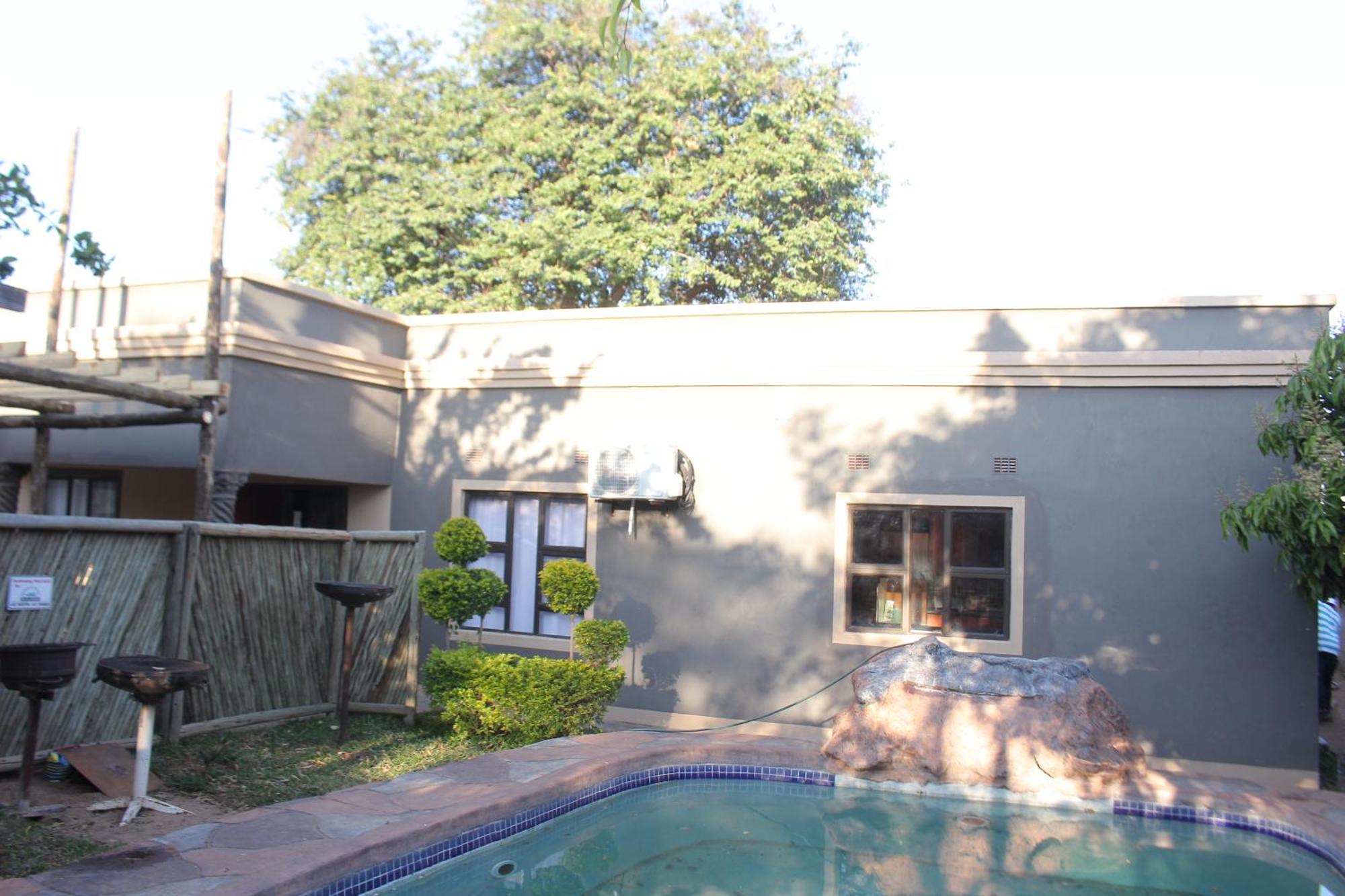 Global Guest House Kasane Buitenkant foto